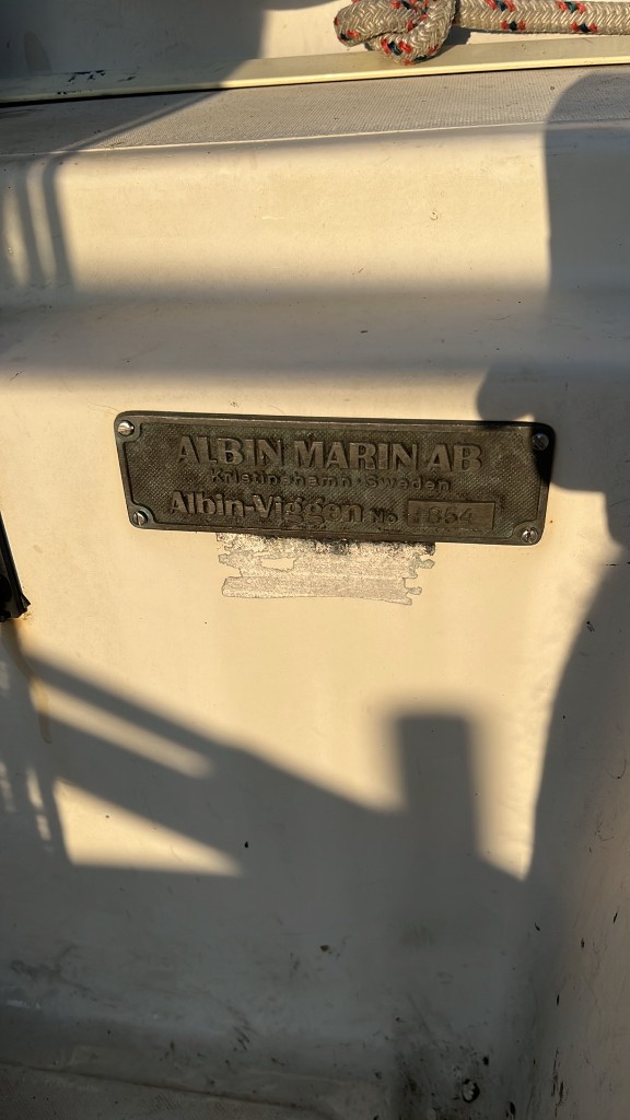 Albin Marin AB Kristinehamn metallplaat, stantsitud Albin-Viggen No. 854